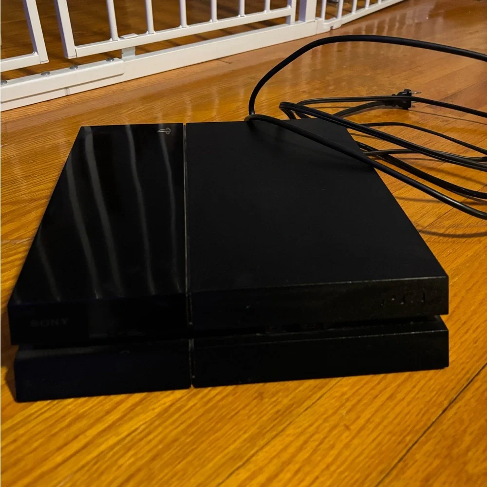PlayStation 4 BUNDLE controllers and 10 games